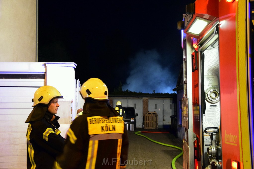 Feuer Hinterhof Garagen Koeln Hoehenberg Olpenerstr P007.JPG - Miklos Laubert